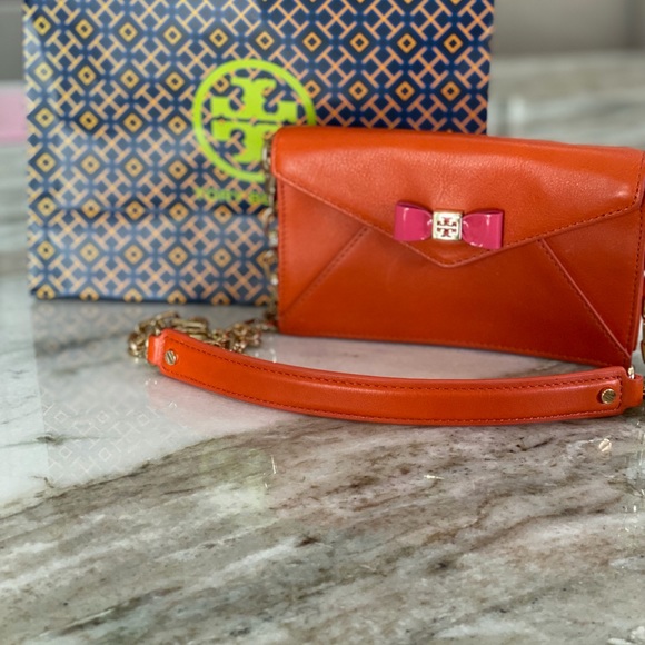 Flawless shoulder, crossbody, clutch. Magnetic closure, 3 credit cards slots - Picture 3 of 10